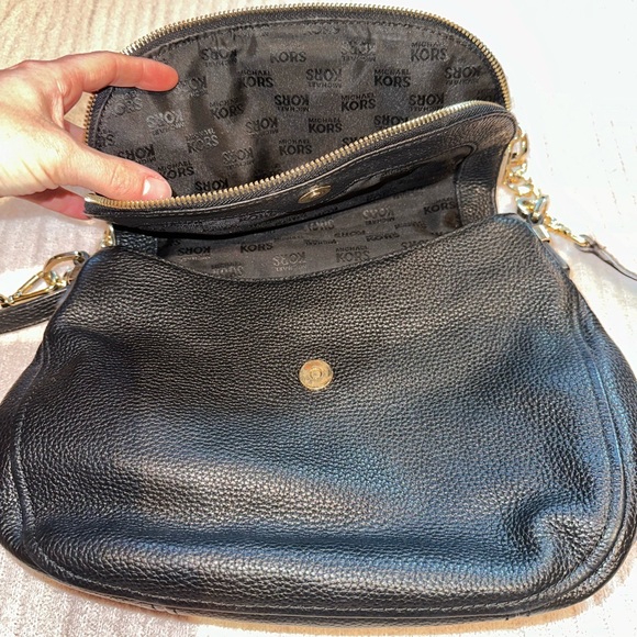 Michael Kors black purse - Picture 5 of 9